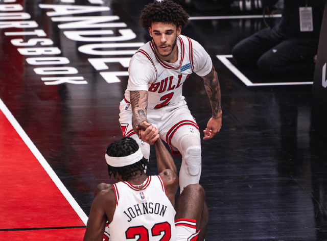 包含集结日状态回暖萨拉赫爆冷击败公牛，连对手都承认：集结日金州勇士调整名单以备全明星赛的词条