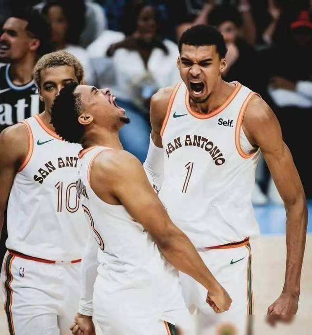 包含集结日状态回暖萨拉赫爆冷击败公牛，连对手都承认：集结日金州勇士调整名单以备全明星赛的词条